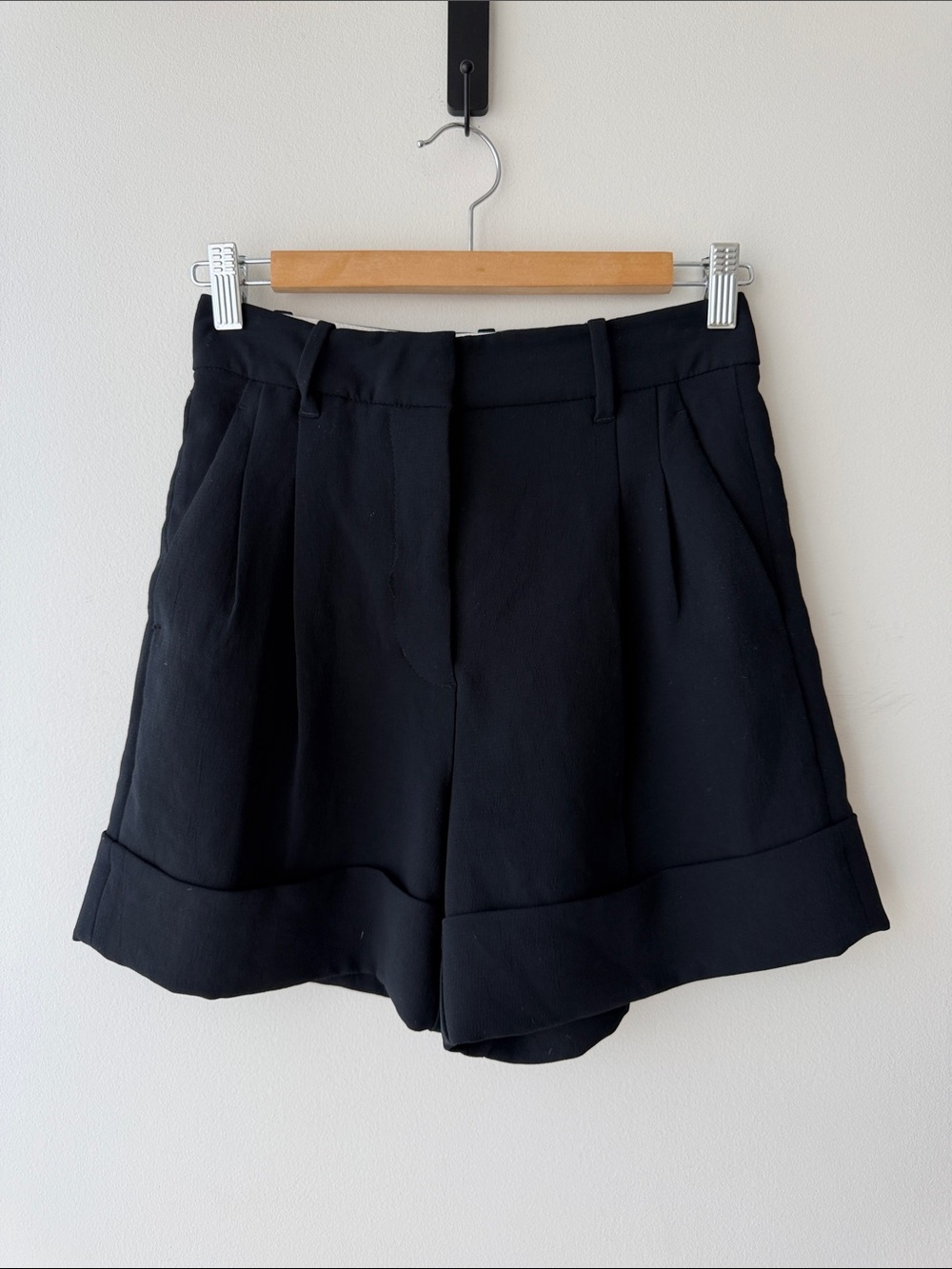 Wilfred High Waisted Black Shorts - Crepette